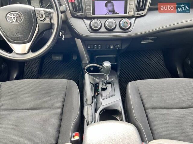 Белый Тойота РАВ 4, объемом двигателя 2 л и пробегом 171 тыс. км за 19999 $, фото 95 на Automoto.ua