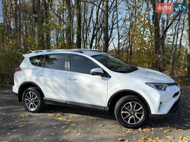 Білий Тойота РАВ 4, об'ємом двигуна 1.99 л та пробігом 196 тис. км за 19700 $, фото 17 на Automoto.ua