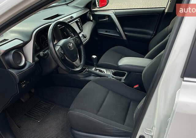 Білий Тойота РАВ 4, об'ємом двигуна 1.99 л та пробігом 158 тис. км за 18878 $, фото 11 на Automoto.ua