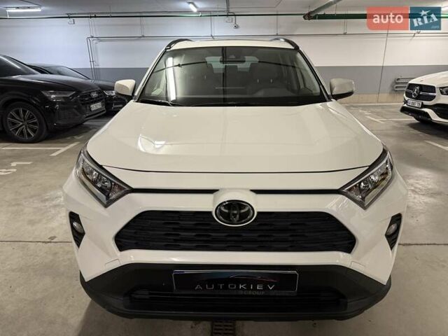Білий Тойота РАВ 4, об'ємом двигуна 2.49 л та пробігом 33 тис. км за 27900 $, фото 2 на Automoto.ua