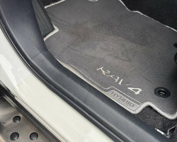 Белый Тойота РАВ 4, объемом двигателя 2.49 л и пробегом 144 тыс. км за 24990 $, фото 17 на Automoto.ua