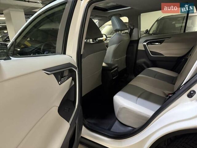 Білий Тойота РАВ 4, об'ємом двигуна 2.49 л та пробігом 33 тис. км за 27900 $, фото 39 на Automoto.ua