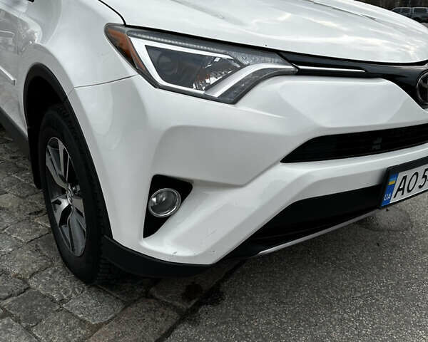 Білий Тойота РАВ 4, об'ємом двигуна 2.49 л та пробігом 163 тис. км за 18000 $, фото 25 на Automoto.ua