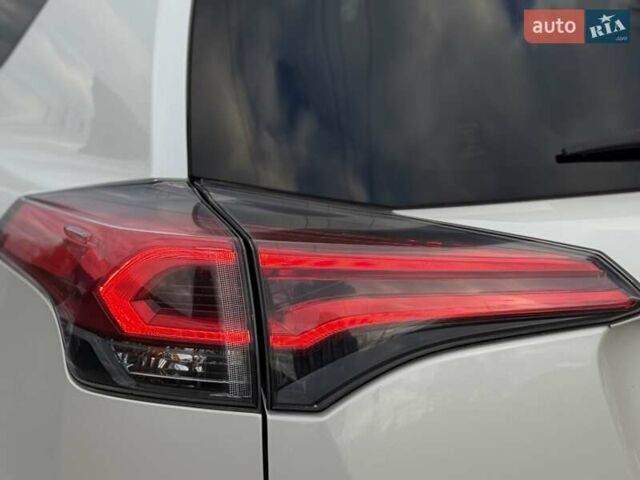 Белый Тойота РАВ 4, объемом двигателя 2.5 л и пробегом 117 тыс. км за 24300 $, фото 34 на Automoto.ua