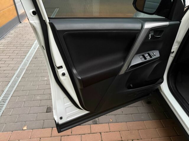 Белый Тойота РАВ 4, объемом двигателя 2 л и пробегом 98 тыс. км за 19500 $, фото 15 на Automoto.ua