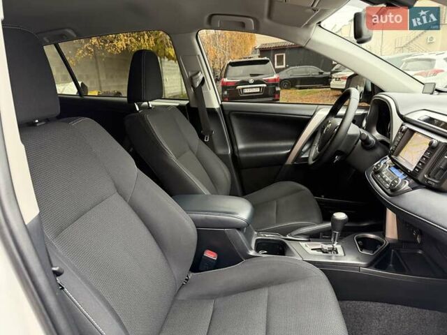 Белый Тойота РАВ 4, объемом двигателя 2.49 л и пробегом 98 тыс. км за 23999 $, фото 61 на Automoto.ua