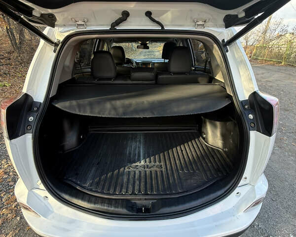 Білий Тойота РАВ 4, об'ємом двигуна 2.49 л та пробігом 150 тис. км за 22500 $, фото 12 на Automoto.ua