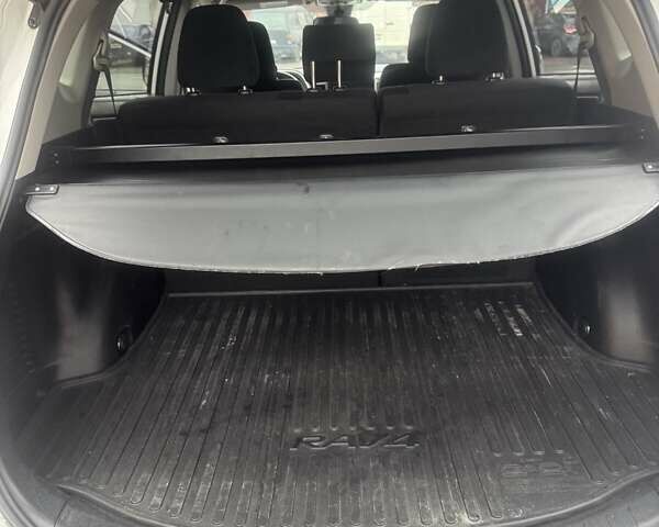 Белый Тойота РАВ 4, объемом двигателя 2.49 л и пробегом 119 тыс. км за 19000 $, фото 1 на Automoto.ua