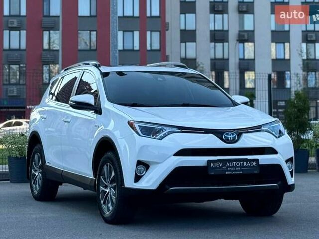 Білий Тойота РАВ 4, об'ємом двигуна 2.49 л та пробігом 121 тис. км за 24500 $, фото 4 на Automoto.ua