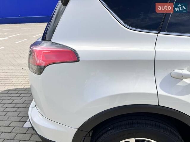 Белый Тойота РАВ 4, объемом двигателя 2 л и пробегом 171 тыс. км за 19999 $, фото 35 на Automoto.ua