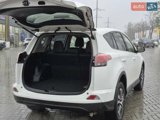 Белый Тойота РАВ 4, объемом двигателя 2.49 л и пробегом 132 тыс. км за 19200 $, фото 5 на Automoto.ua