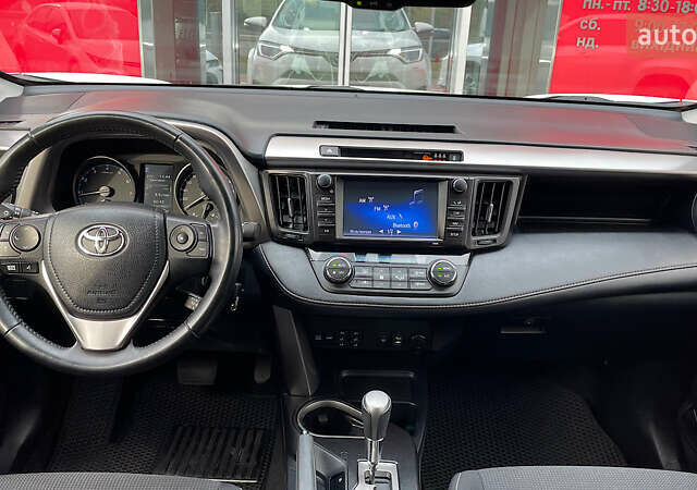 Білий Тойота РАВ 4, об'ємом двигуна 1.99 л та пробігом 158 тис. км за 18878 $, фото 7 на Automoto.ua