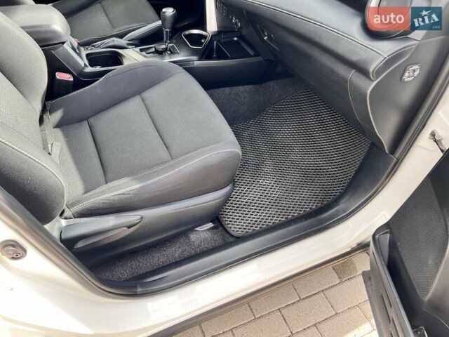 Белый Тойота РАВ 4, объемом двигателя 2 л и пробегом 171 тыс. км за 19999 $, фото 82 на Automoto.ua