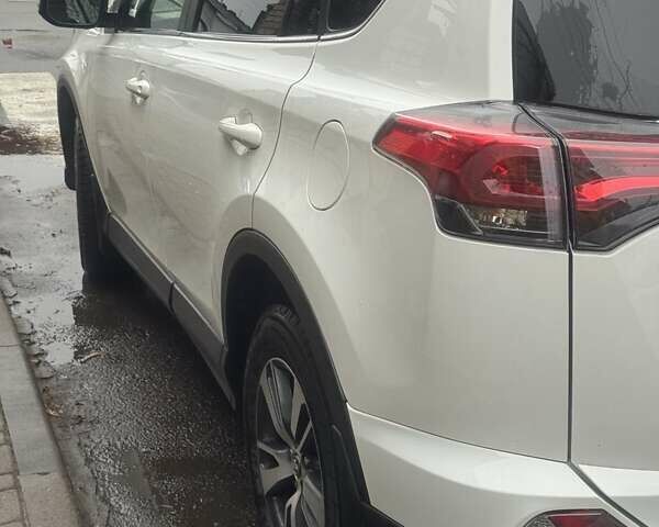 Белый Тойота РАВ 4, объемом двигателя 2.49 л и пробегом 119 тыс. км за 19000 $, фото 30 на Automoto.ua