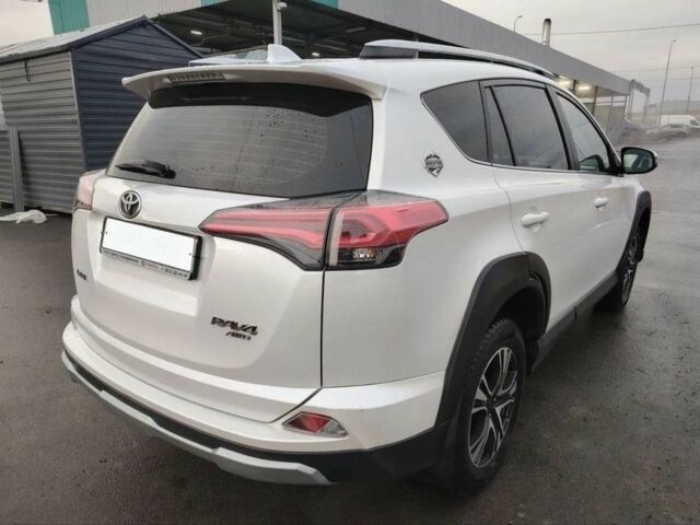 Белый Тойота РАВ 4, объемом двигателя 0 л и пробегом 120 тыс. км за 19500 $, фото 2 на Automoto.ua