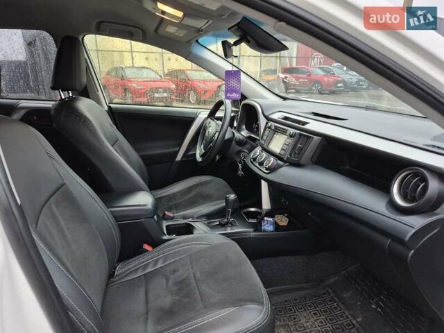 Белый Тойота РАВ 4, объемом двигателя 2.49 л и пробегом 132 тыс. км за 19200 $, фото 10 на Automoto.ua