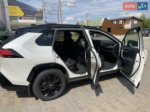 Белый Тойота РАВ 4, объемом двигателя 2.5 л и пробегом 113 тыс. км за 30500 $, фото 1 на Automoto.ua