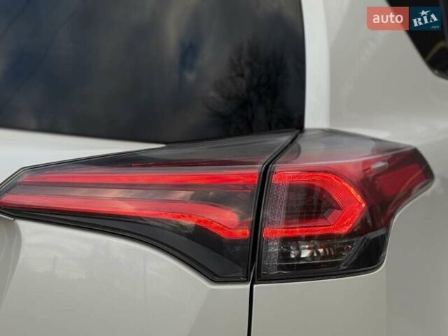 Белый Тойота РАВ 4, объемом двигателя 2.5 л и пробегом 117 тыс. км за 24300 $, фото 35 на Automoto.ua