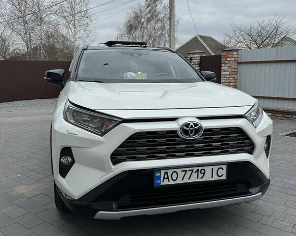 Белый Тойота РАВ 4, объемом двигателя 2.49 л и пробегом 120 тыс. км за 26000 $, фото 1 на Automoto.ua