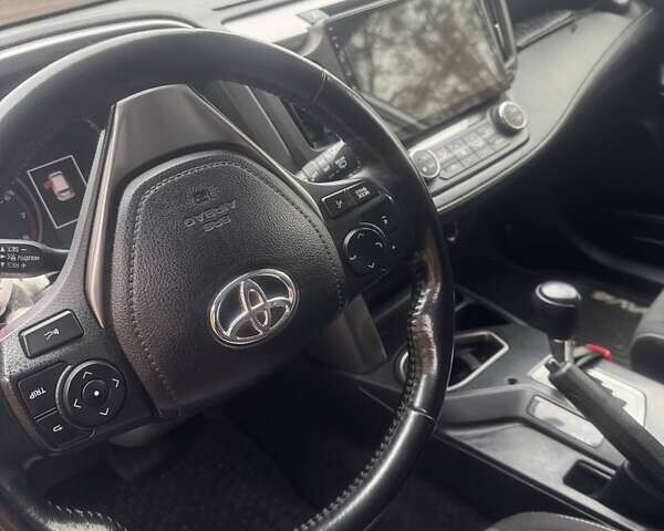 Белый Тойота РАВ 4, объемом двигателя 2.49 л и пробегом 119 тыс. км за 19000 $, фото 3 на Automoto.ua