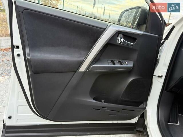 Белый Тойота РАВ 4, объемом двигателя 2.5 л и пробегом 117 тыс. км за 24300 $, фото 62 на Automoto.ua