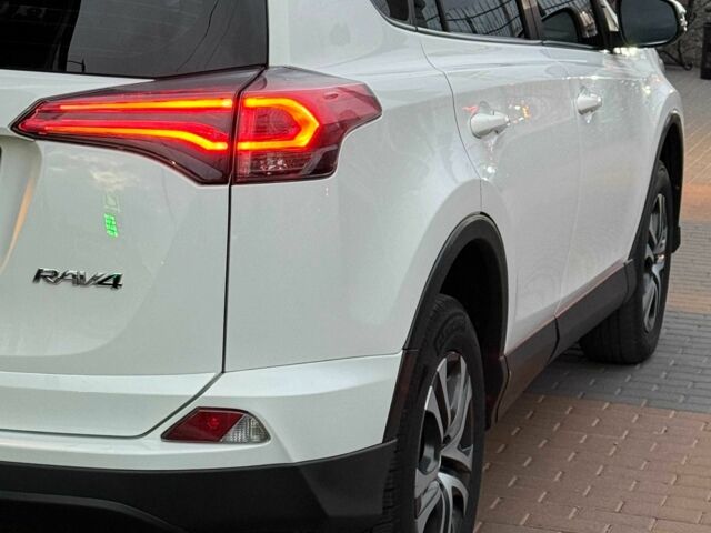 Белый Тойота РАВ 4, объемом двигателя 2 л и пробегом 98 тыс. км за 19500 $, фото 6 на Automoto.ua