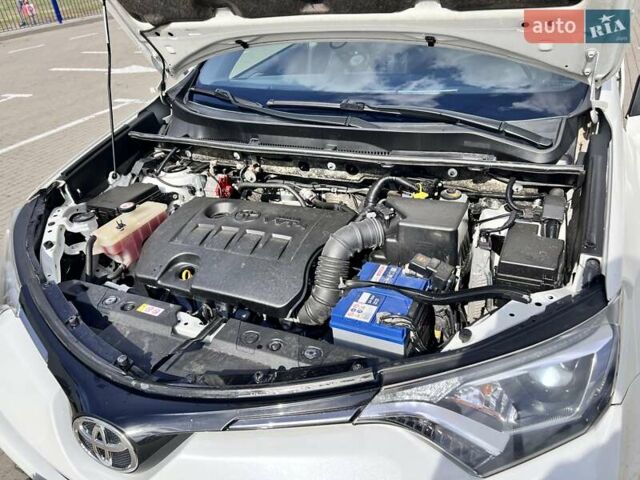 Белый Тойота РАВ 4, объемом двигателя 2 л и пробегом 171 тыс. км за 19999 $, фото 50 на Automoto.ua