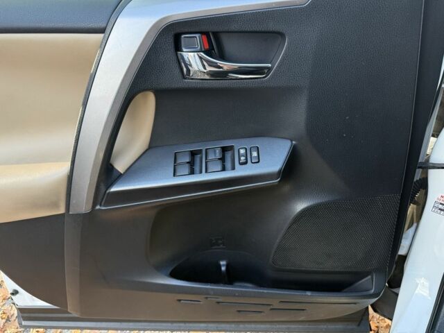 Белый Тойота РАВ 4, объемом двигателя 2.5 л и пробегом 150 тыс. км за 22500 $, фото 17 на Automoto.ua