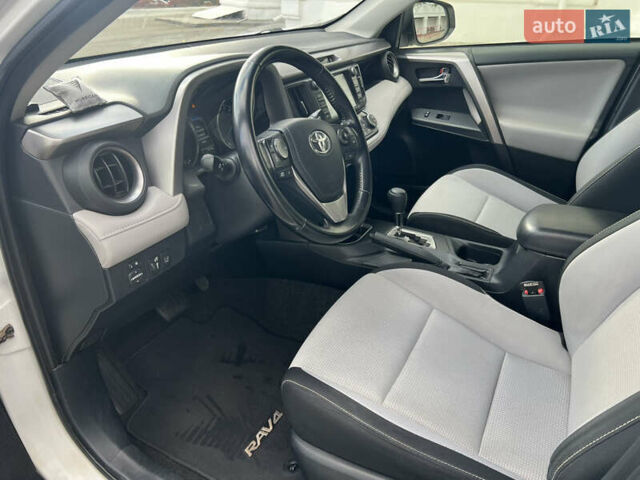 Белый Тойота РАВ 4, объемом двигателя 2.49 л и пробегом 154 тыс. км за 19400 $, фото 19 на Automoto.ua