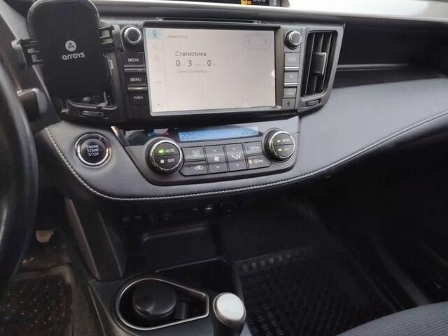 Белый Тойота РАВ 4, объемом двигателя 0 л и пробегом 120 тыс. км за 19500 $, фото 4 на Automoto.ua