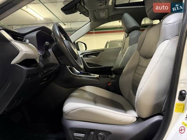 Білий Тойота РАВ 4, об'ємом двигуна 2.49 л та пробігом 33 тис. км за 27900 $, фото 21 на Automoto.ua