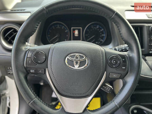 Белый Тойота РАВ 4, объемом двигателя 2.49 л и пробегом 95 тыс. км за 18699 $, фото 15 на Automoto.ua