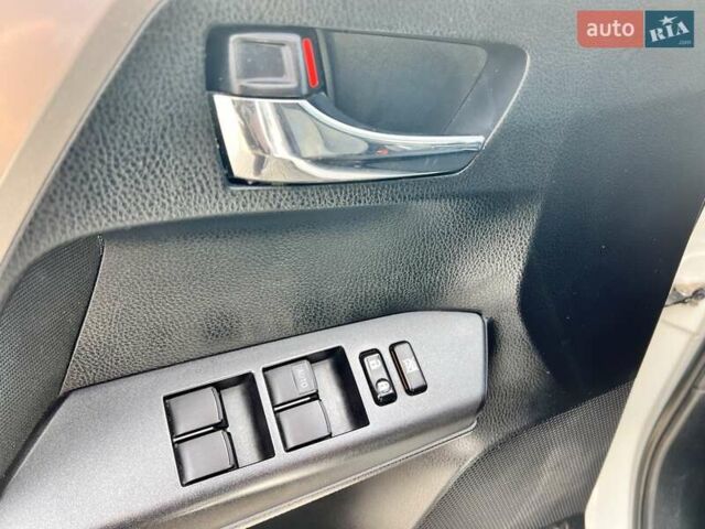 Белый Тойота РАВ 4, объемом двигателя 2 л и пробегом 171 тыс. км за 19999 $, фото 106 на Automoto.ua