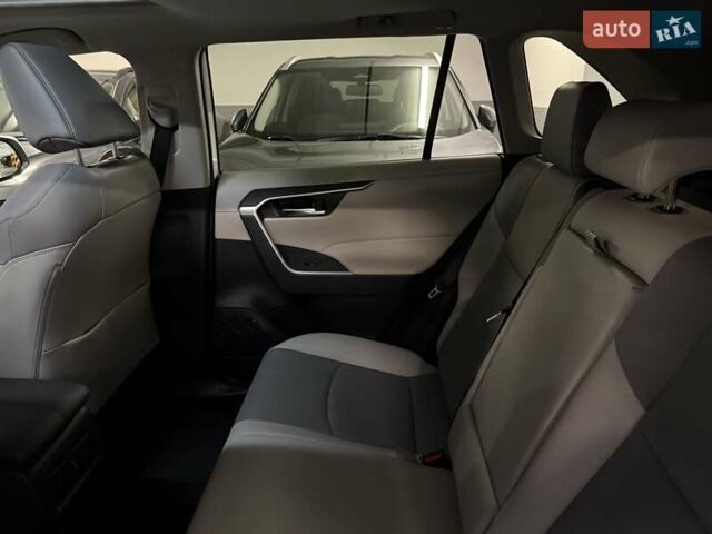 Білий Тойота РАВ 4, об'ємом двигуна 2.49 л та пробігом 33 тис. км за 27900 $, фото 41 на Automoto.ua