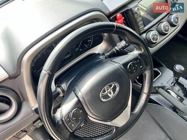 Белый Тойота РАВ 4, объемом двигателя 2 л и пробегом 171 тыс. км за 19999 $, фото 75 на Automoto.ua