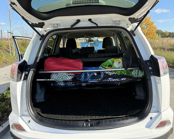 Белый Тойота РАВ 4, объемом двигателя 1.99 л и пробегом 98 тыс. км за 21000 $, фото 3 на Automoto.ua