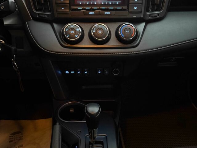 Белый Тойота РАВ 4, объемом двигателя 2 л и пробегом 98 тыс. км за 19500 $, фото 21 на Automoto.ua