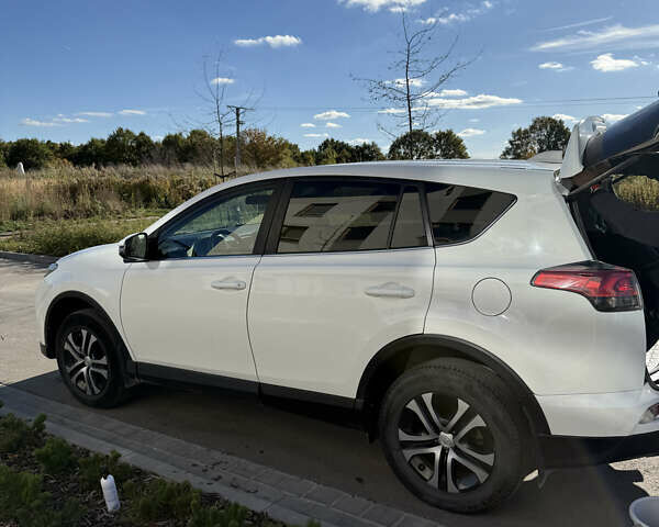 Белый Тойота РАВ 4, объемом двигателя 1.99 л и пробегом 98 тыс. км за 21000 $, фото 2 на Automoto.ua