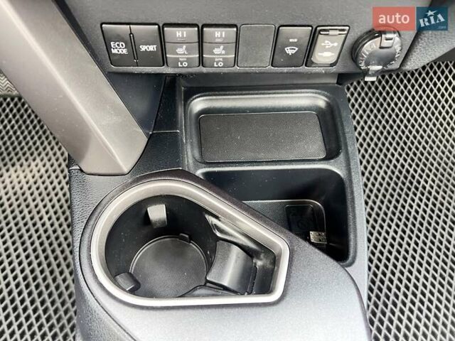 Белый Тойота РАВ 4, объемом двигателя 2 л и пробегом 171 тыс. км за 19999 $, фото 89 на Automoto.ua