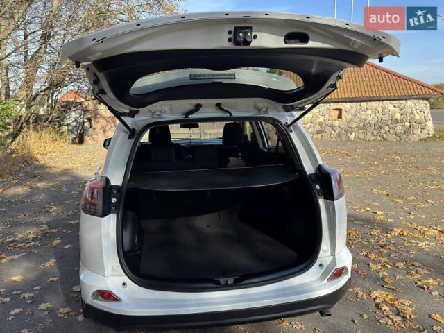 Білий Тойота РАВ 4, об'ємом двигуна 1.99 л та пробігом 196 тис. км за 19700 $, фото 13 на Automoto.ua