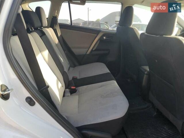 Білий Тойота РАВ 4, об'ємом двигуна 2.49 л та пробігом 85 тис. км за 4500 $, фото 10 на Automoto.ua