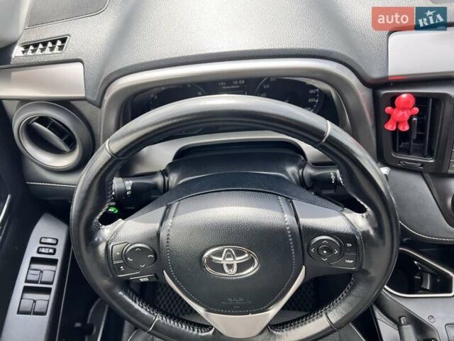 Белый Тойота РАВ 4, объемом двигателя 2 л и пробегом 171 тыс. км за 19999 $, фото 97 на Automoto.ua