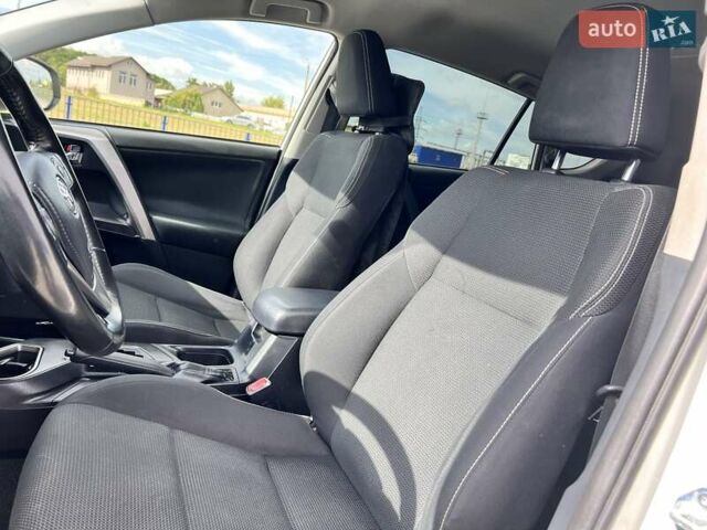 Белый Тойота РАВ 4, объемом двигателя 2 л и пробегом 171 тыс. км за 19999 $, фото 104 на Automoto.ua