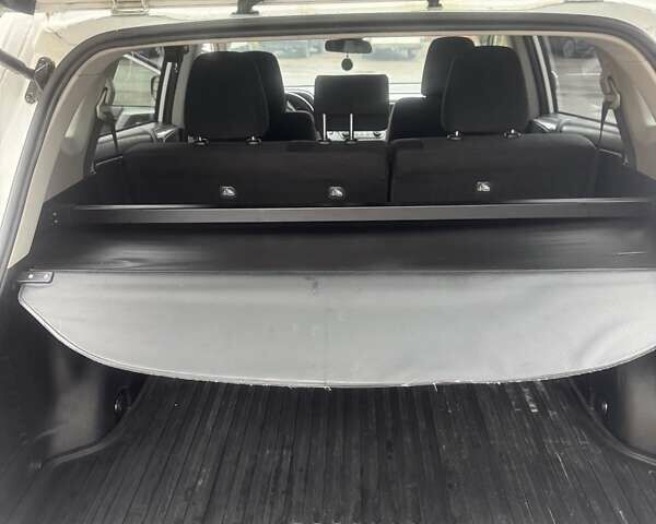 Белый Тойота РАВ 4, объемом двигателя 2.49 л и пробегом 119 тыс. км за 19000 $, фото 2 на Automoto.ua