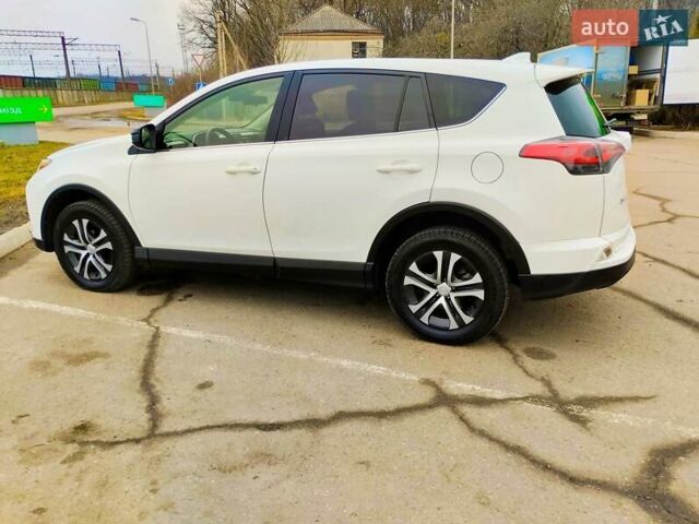 Белый Тойота РАВ 4, объемом двигателя 2.5 л и пробегом 120 тыс. км за 20000 $, фото 2 на Automoto.ua