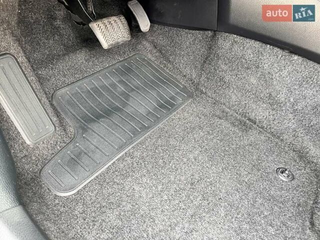 Белый Тойота РАВ 4, объемом двигателя 2 л и пробегом 171 тыс. км за 19999 $, фото 71 на Automoto.ua