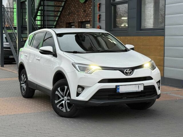 Белый Тойота РАВ 4, объемом двигателя 2 л и пробегом 98 тыс. км за 19500 $, фото 2 на Automoto.ua