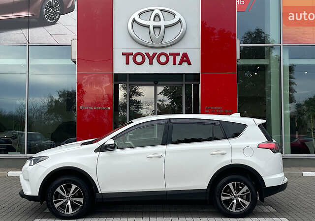 Білий Тойота РАВ 4, об'ємом двигуна 1.99 л та пробігом 158 тис. км за 18878 $, фото 2 на Automoto.ua