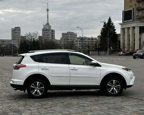 Білий Тойота РАВ 4, об'ємом двигуна 2.49 л та пробігом 163 тис. км за 18000 $, фото 16 на Automoto.ua