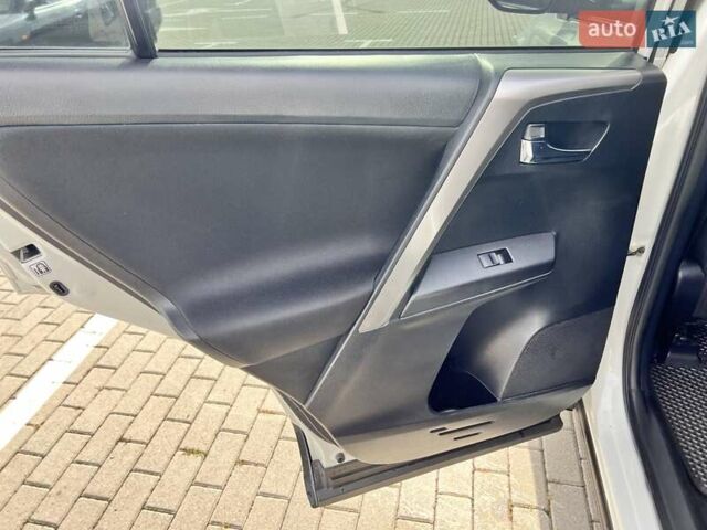 Белый Тойота РАВ 4, объемом двигателя 2 л и пробегом 171 тыс. км за 19999 $, фото 62 на Automoto.ua